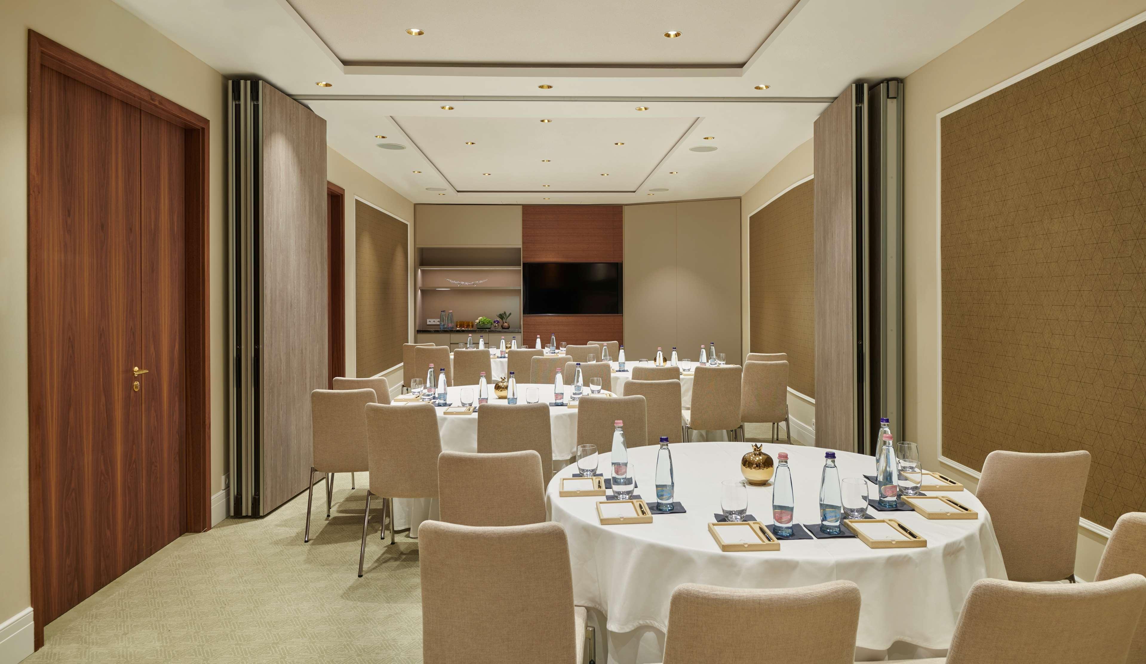 Parisi Udvar Budapest, Part Of Hyatt Budapeszt